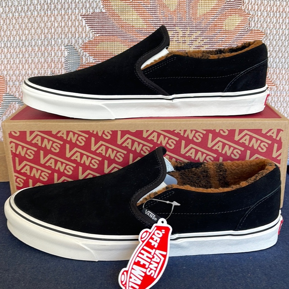 Vans WMNS Classic Slip-On
(Sherpa)Black/Marshmallow
IN0A7VCFABI
Sneakers